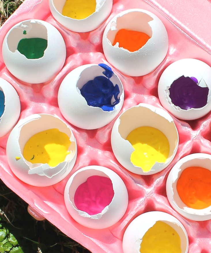 paint-filled egg toss easter activity | sunshineandholly.com