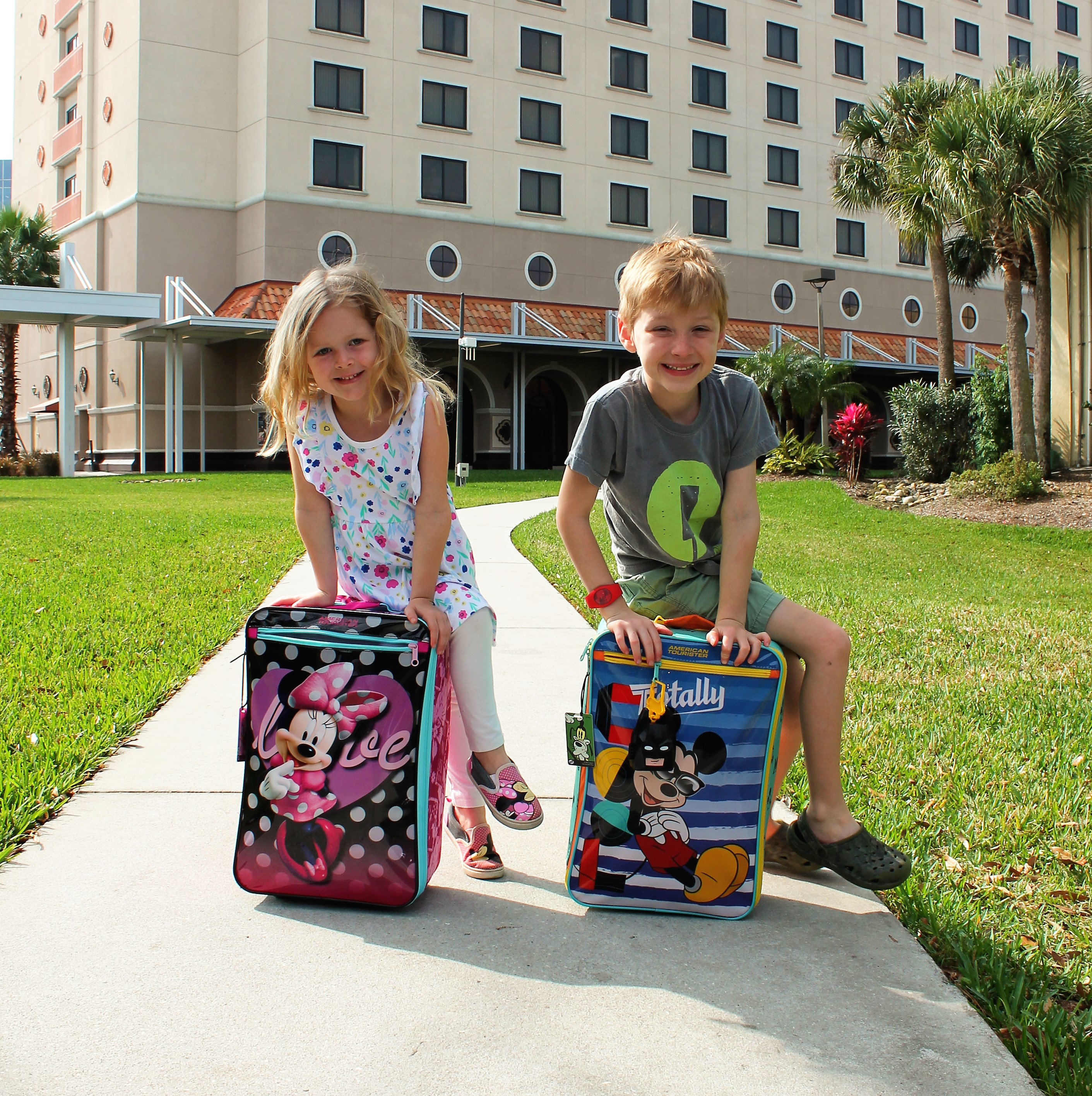 10 Tips for Staying in a Hotel with Kids | sunshineandholly.com | travel with children | traveling with kids