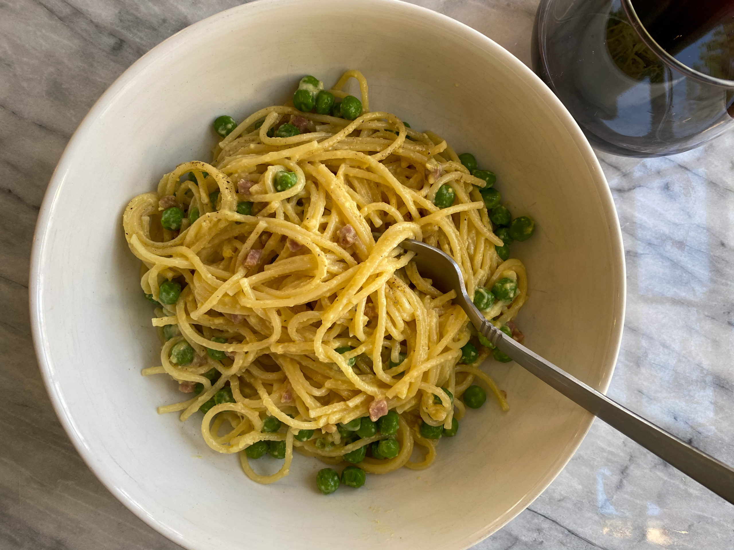 The Perfect Recipe for Spaghetti Carbonara | sunshineandholly.com | pasta with peas | easy dinner | Italian Food
